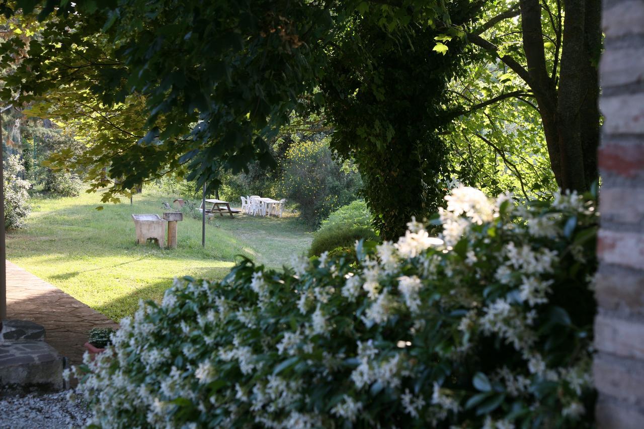 Agriturismo Villa Mozart Nel Verde غوبيو المظهر الخارجي الصورة